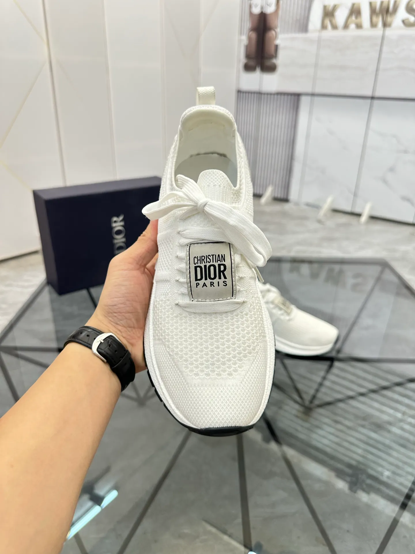 Selling men's shoes 💰: 💰P400¥ Product trademark: Dior* "Dior*" low-top casual shoes Regular size: 38-44 (can be customized to 45) Product materials: Imported breathable fly knit upper, breathable lining, original outsole. Number: 558